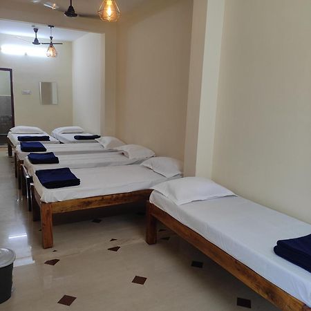Nest Inn Service Rooms จิกมากาลูร์ ภายนอก รูปภาพ