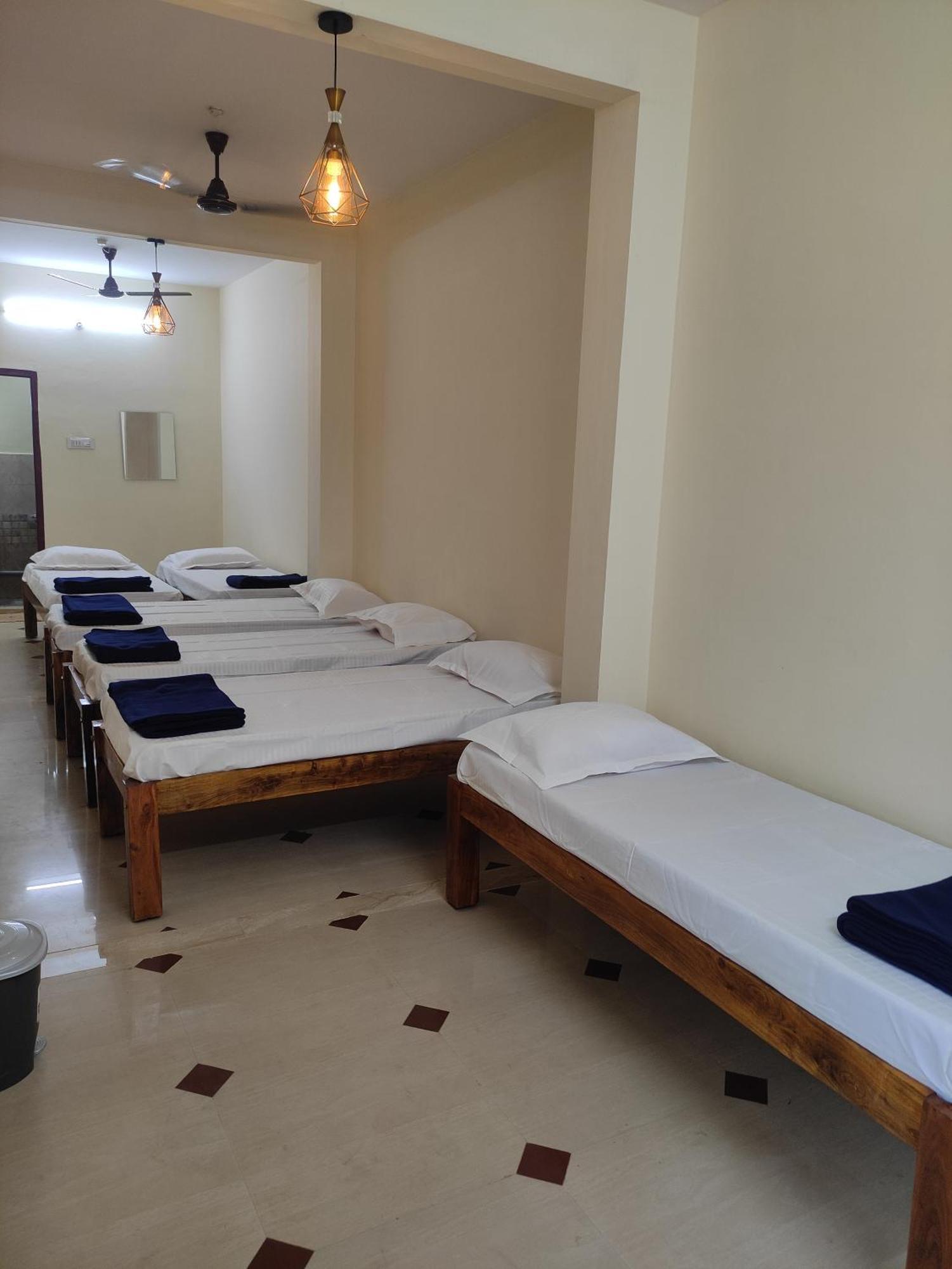 Nest Inn Service Rooms จิกมากาลูร์ ภายนอก รูปภาพ