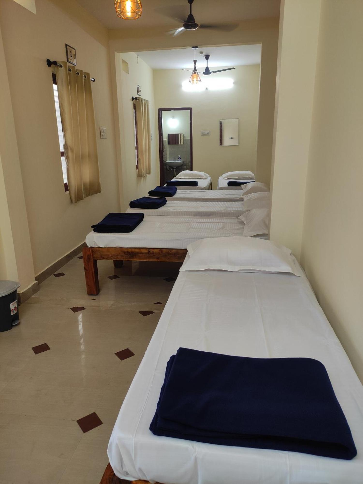 Nest Inn Service Rooms จิกมากาลูร์ ภายนอก รูปภาพ