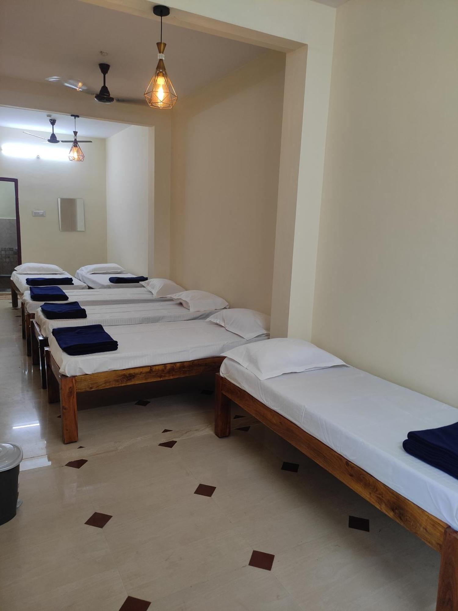 Nest Inn Service Rooms จิกมากาลูร์ ภายนอก รูปภาพ